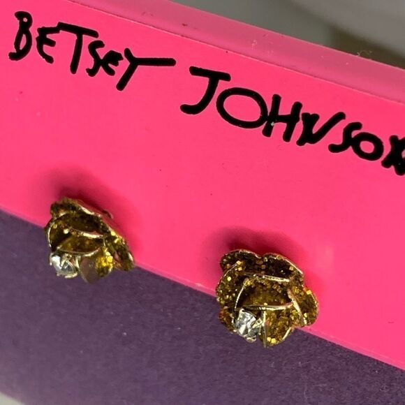 NWT Betsey Johnson Gold Glittler Rose Earrings - Picture 2 of 4